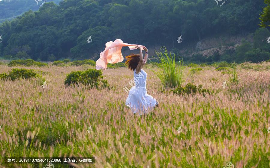 終極預(yù)告活“荔”綻放 新銳粵語電影《人海同游》廣州首映禮成功舉辦
